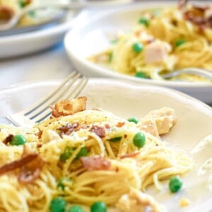 A close up of the pasta carbonara and DaVinci pasta in the background.