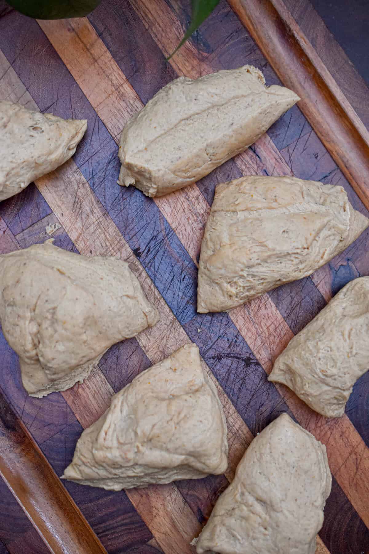 The dough is cut into eight pieces.